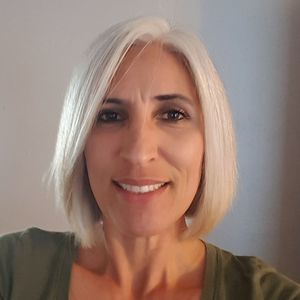 Meet your Posher, Moni